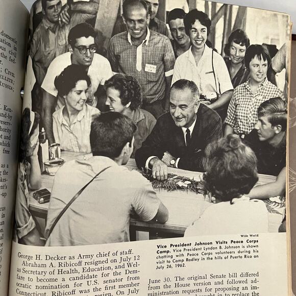 Vintage New Standard Encyclopedia 1962 Book - Picture 6 of 7